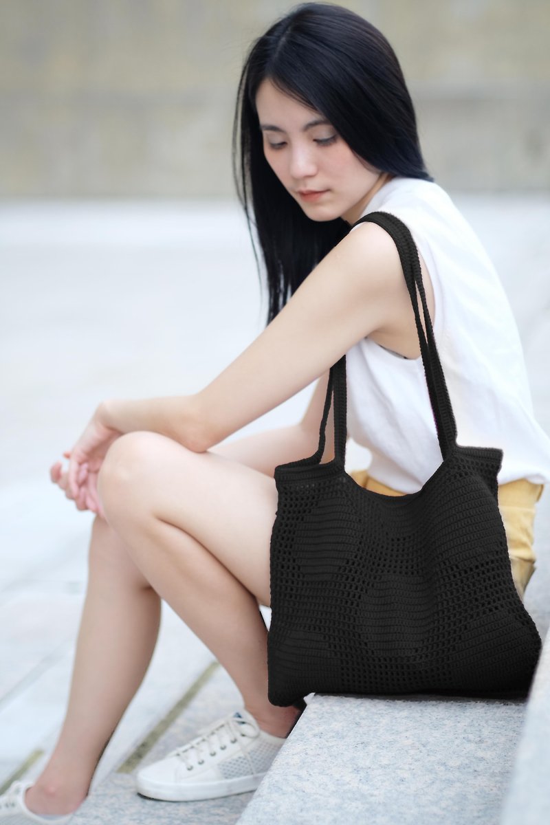 ポルカドットかぎ針編みのバッグ：ミッドナイトカラー - トート・ハンドバッグ - その他の素材 ブラック