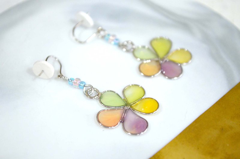 Handmade resin flower rainbow color small flower earrings noble and elegant Japanese second-hand medieval jewelry vintage