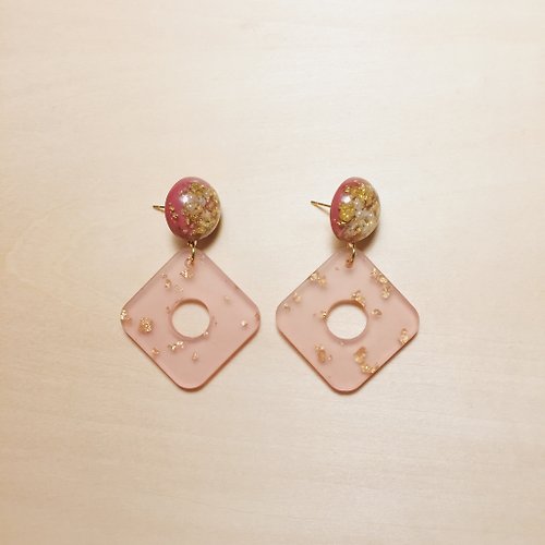 鳥嶼 Niaoyoo 復古深粉紅珍珠丸子金箔鏤空菱形耳環