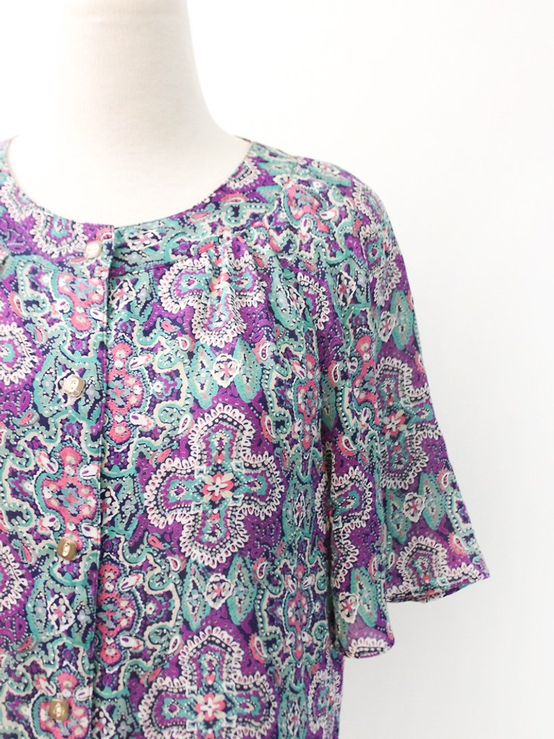 Vintage Japanese Geometric Totem Purple Short Sleeve Vintage Shirt Vintage Blouse - เสื้อเชิ้ตผู้หญิง - เส้นใยสังเคราะห์ สีม่วง