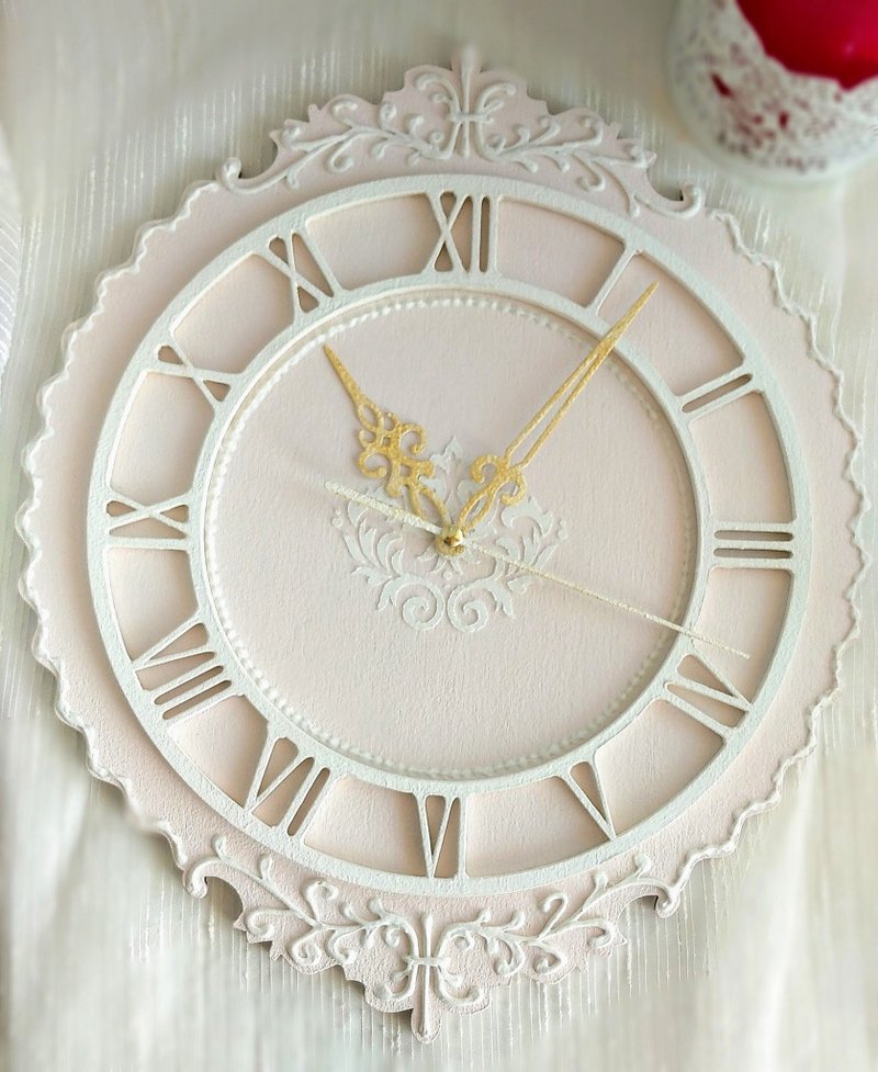 掛鐘 Small pink wall clock with white ornaments in vintage style Silent wall clock - 時鐘/鬧鐘 - 木頭 粉紅色