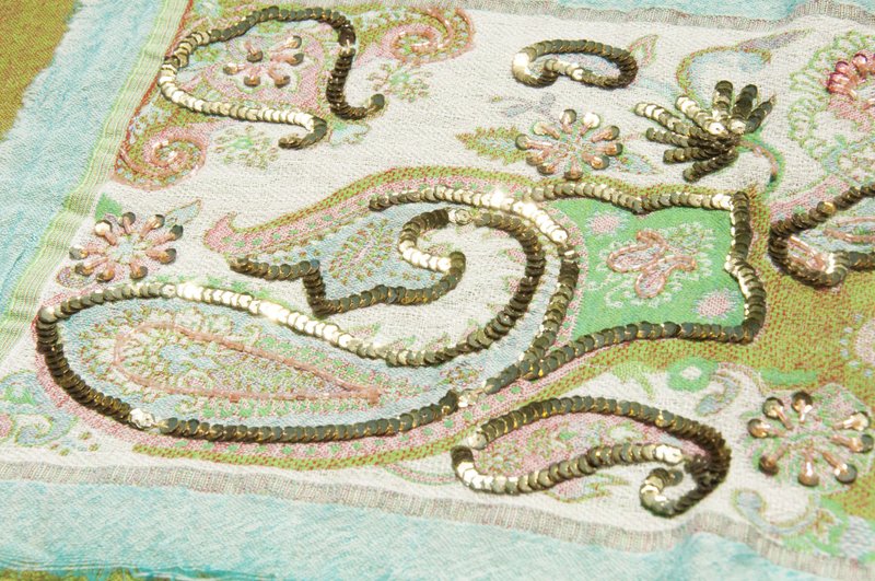 喀什米爾Cashmere/水煮羊毛披肩/針織圍巾/刺繡圍巾/羊絨披巾-花 - 圍巾/披肩 - 羊毛 多色