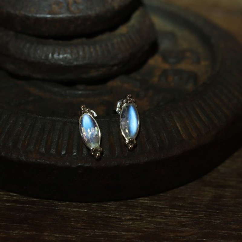 Pinkoi Proxy Purchase - Moonstone earrings [K18WG] 1 set for both ears - Earrings & Clip-ons - Gemstone 