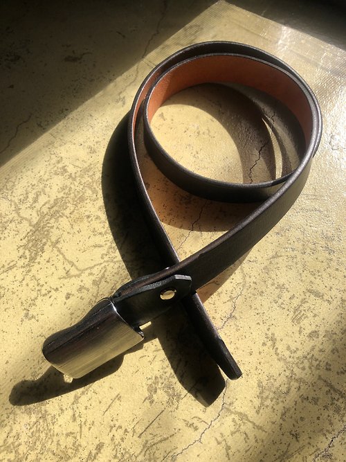 chainloop 圈入訂製皮帶 2.5cm寬度黑色茶芯植鞣牛皮 黃銅軍用帶頭 手工製