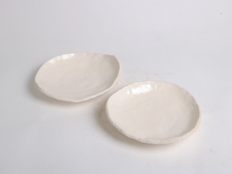 /Sand Sand Disk/Hand Kneaded Ceramic Disk - จานและถาด - ดินเผา ขาว