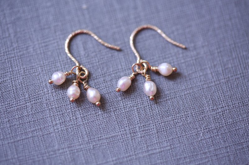 :: jiejie :: [dancing pearl earrings] US imports 14K gold ear hook ...