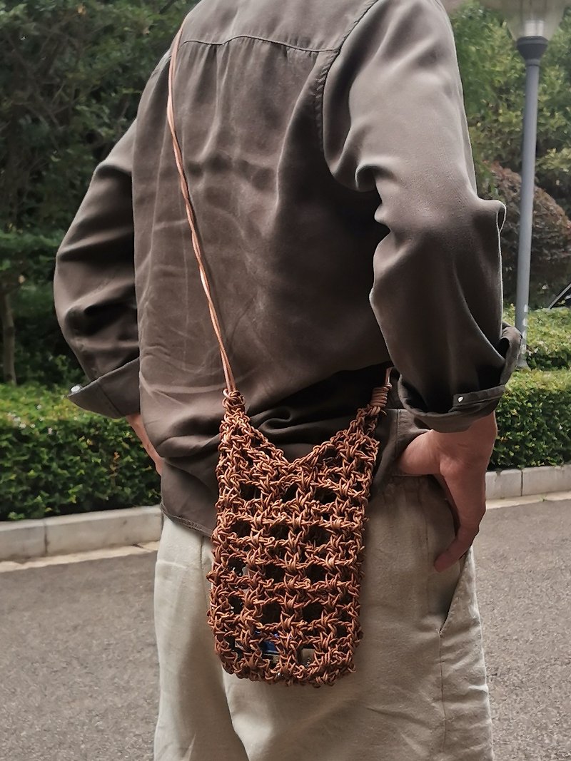 Cowhide Rope Phone Bag - กระเป๋าแมสเซนเจอร์ - หนังแท้ สีนำ้ตาล