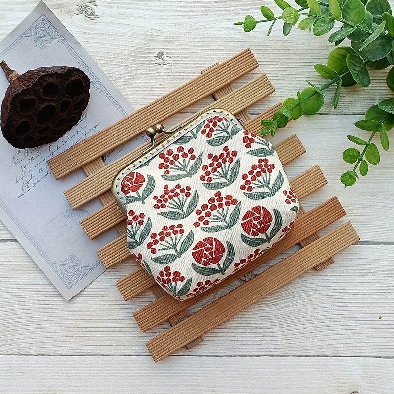 [Square kiss lock bag] Red flowers - Coin Purses - Cotton & Hemp Red