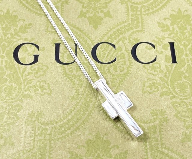 日本直送中古美品】グッチGUCCI ネックレスクロス十字架シルバー