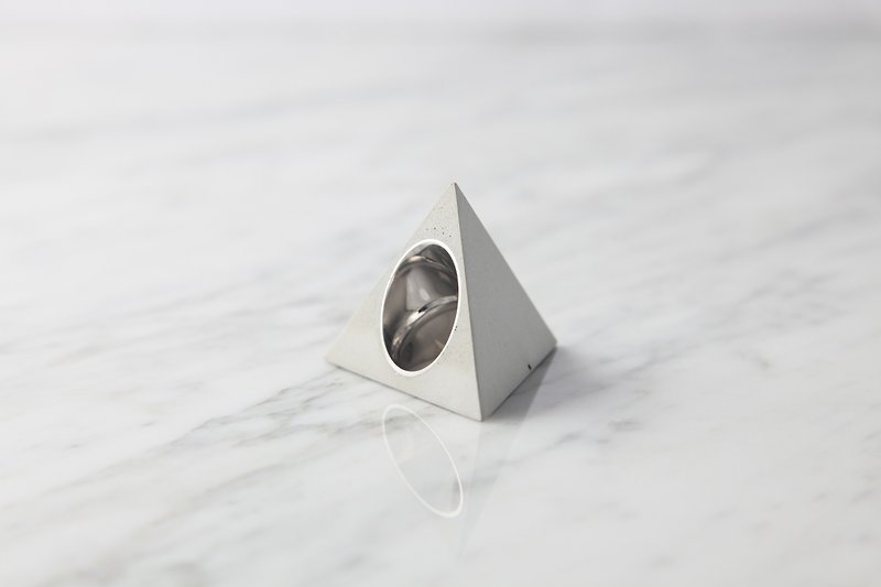 Tetrahedron Ring (White) - แหวนทั่วไป - ปูน ขาว