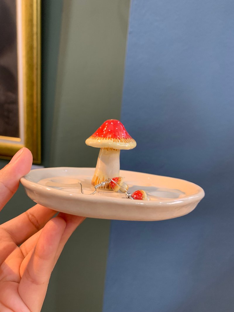 Ceramic Mushroom Palette - 花瓶/花器 - 陶 紅色