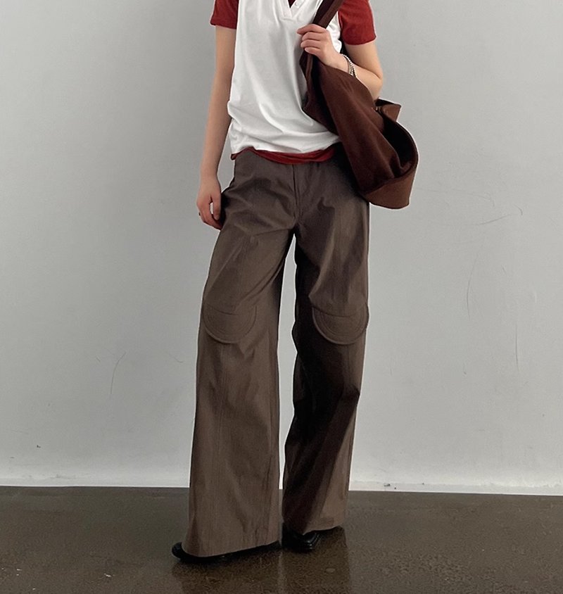 Japanese retro peaked cap with brim and knee-length pants with loose trousers - กางเกงขายาว - วัสดุอื่นๆ สีนำ้ตาล