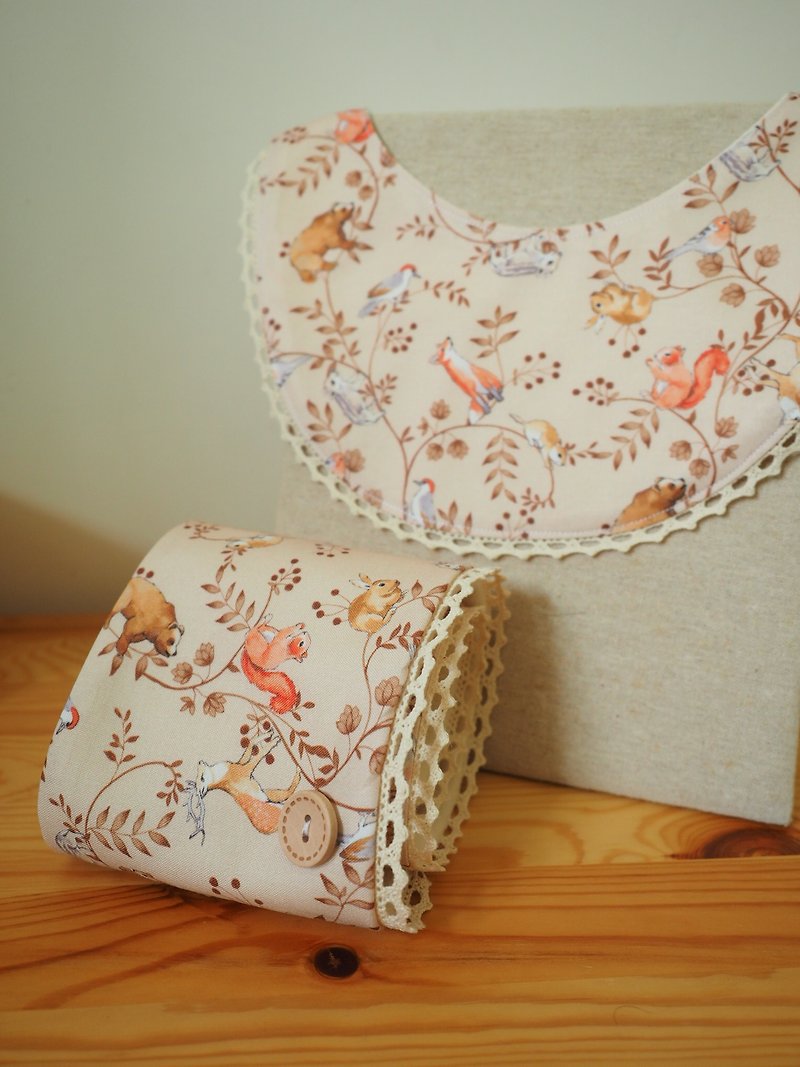 彌月禮盒 韓國布料 原野動物圖案 嬰兒小孩保暖圍巾及口水肩套裝 - 彌月禮盒 - 棉．麻 多色
