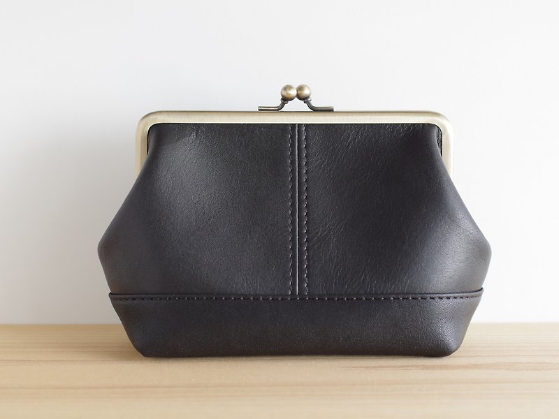 Square leather pouch (L) black - กระเป๋าเครื่องสำอาง - หนังแท้ สีดำ