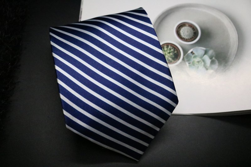 藍色條紋真絲領帶/雅痞型男necktie - 領帶/領帶夾 - 絲．絹 藍色