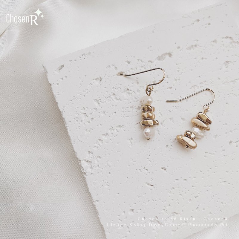 Sweet Cool Lava Pebble Pearl Earrings - ต่างหู - ไข่มุก ขาว