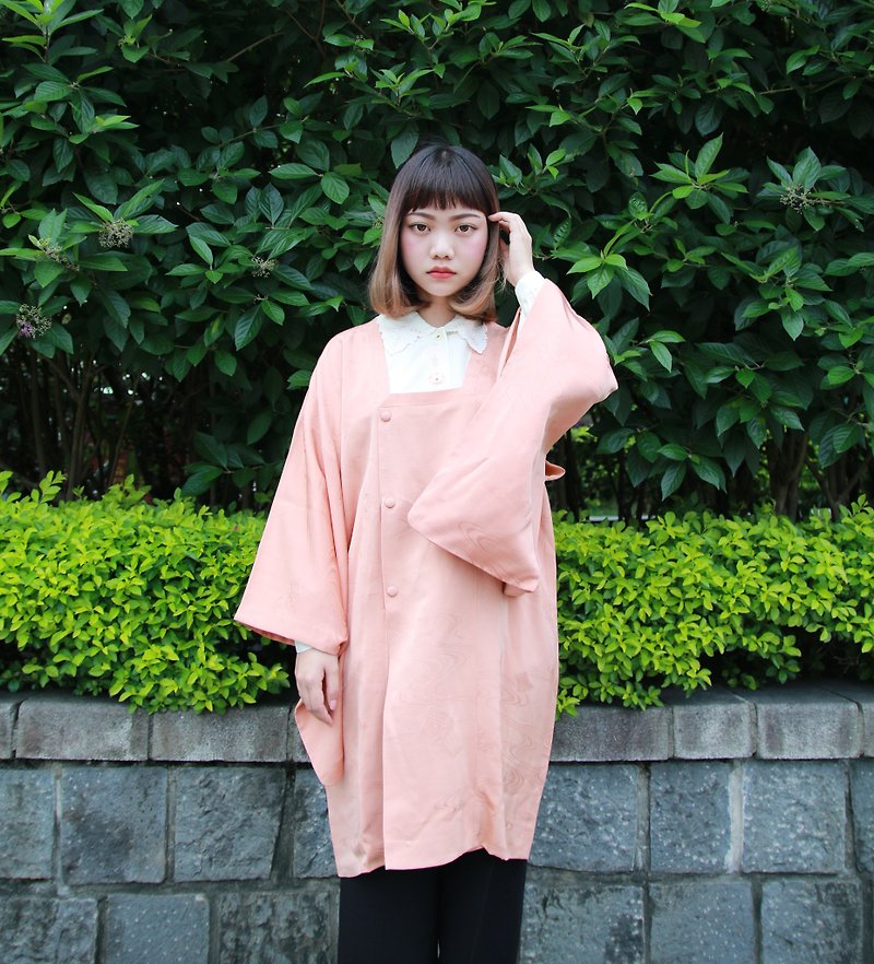Back to Green::日本帶回 粉膚色 壓紋 vintage kimono (KBI-54) - 外套/大衣 - 紙 