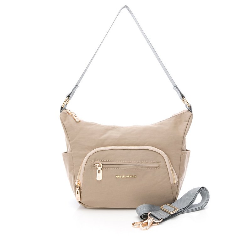 [Kim Anderson] Emery boat-shaped portable crossbody bag-milk tea - กระเป๋าแมสเซนเจอร์ - ไนลอน สีกากี