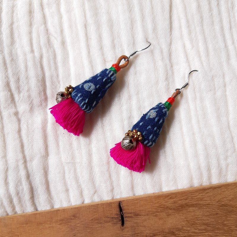 DUNIA handmade / dark blue rocket earrings / indigo rocket earrings - ต่างหู - ผ้าฝ้าย/ผ้าลินิน สีน้ำเงิน