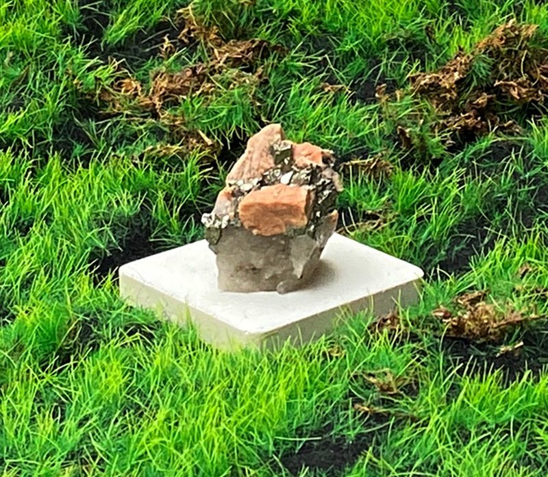 能量擺飾-天然可愛能量原礦黃銅礦共生淺紫水晶 招財 快速出貨 - 擺飾/家飾品 - 水晶 多色