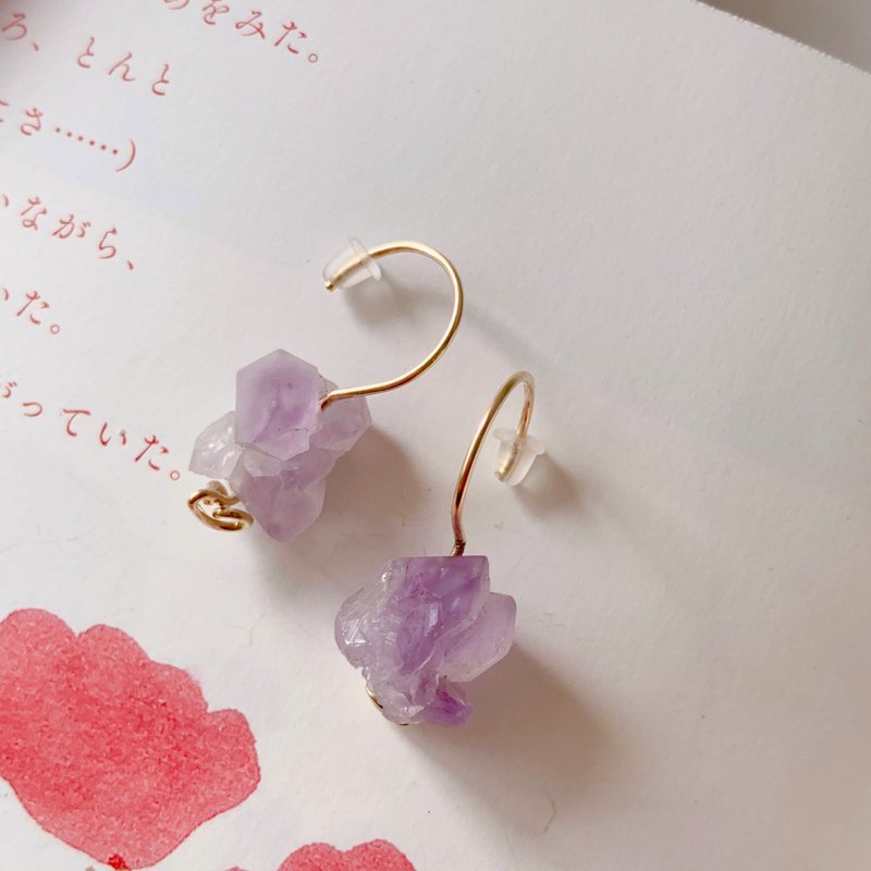 [Graduation Gift] Crystal Spirit-Natural Amethyst Raw Ore 14KGF Gold Injection Earrings - Earrings & Clip-ons - Gemstone Purple