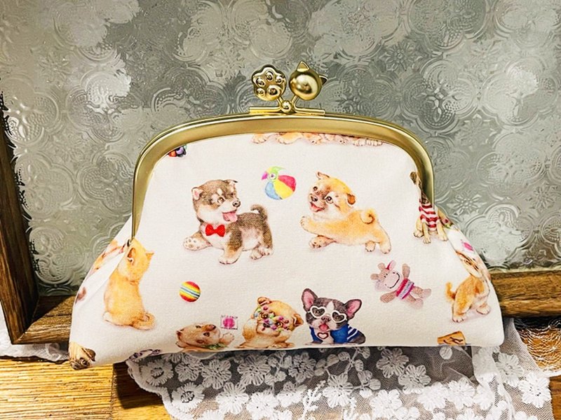 Sunlight alley warm handmade happy furry child dog playing day kiss lock bag coin purse storage bag - กระเป๋าใส่เหรียญ - ผ้าฝ้าย/ผ้าลินิน 