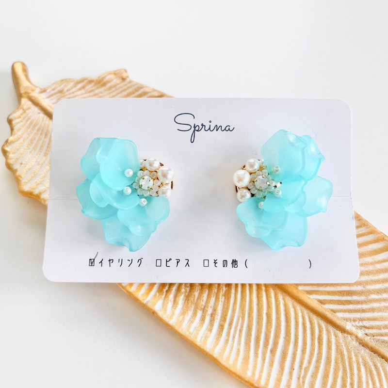 Ruffle flower earrings -light turquoise blue - ต่างหู - อะคริลิค สีน้ำเงิน