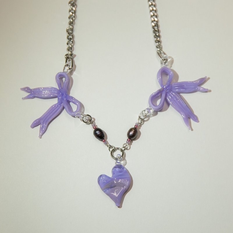 Handmade glass bow love necklace - สร้อยคอ - กระจกลาย สีม่วง