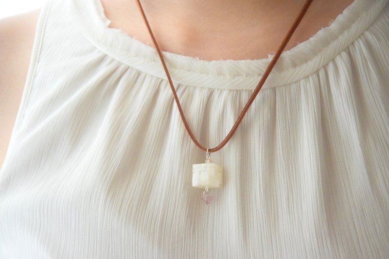 White Candy Cube with Swarovski Pendant Handmade Necklace - สร้อยคอ - หิน 