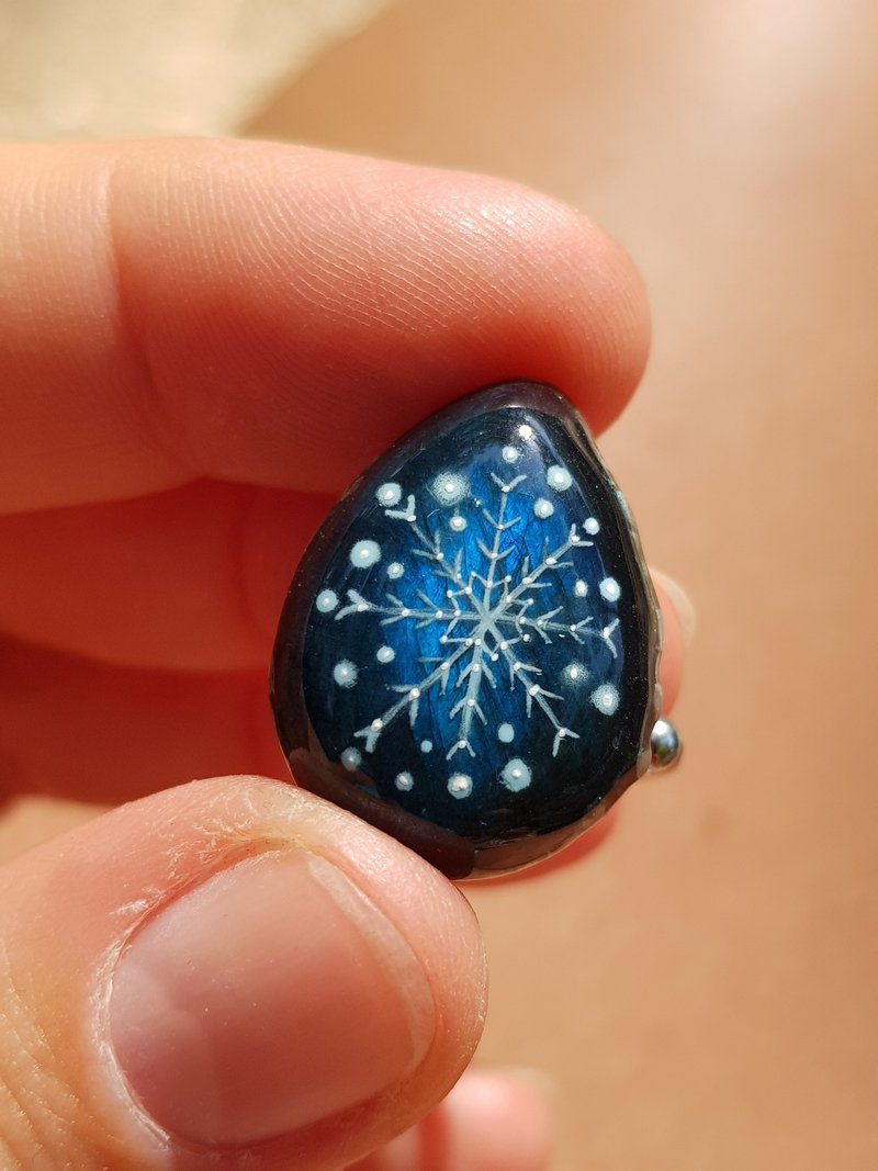 Ring with blue labradorite Oil painting miniature of snowflake on gemstone - แหวนทั่วไป - หิน สีน้ำเงิน