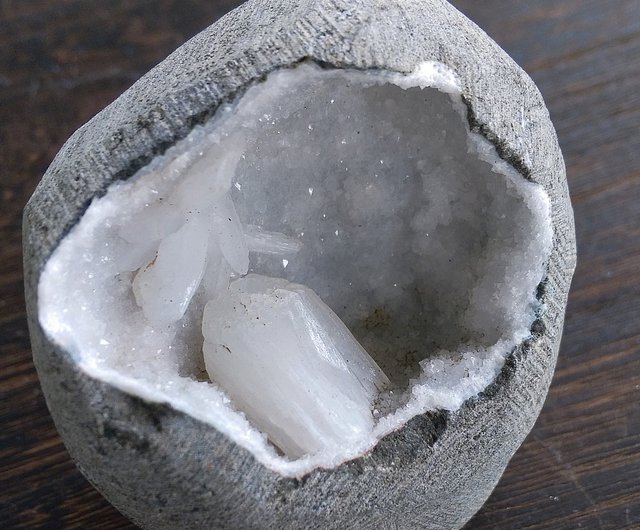 アポフィライト インド産 魚眼石石水晶 洞窟 ゼオライト 共生 天然鉱石