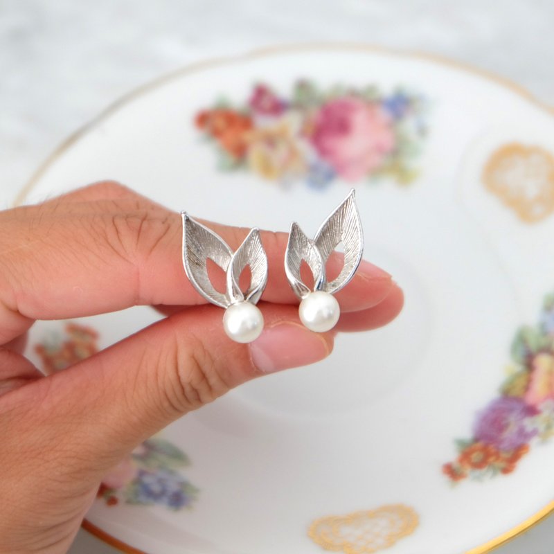 英國復古 SARAH COVENTRY 仿珍珠銀色耳夾 - 耳環/耳夾/耳骨夾 - 珍珠 銀色