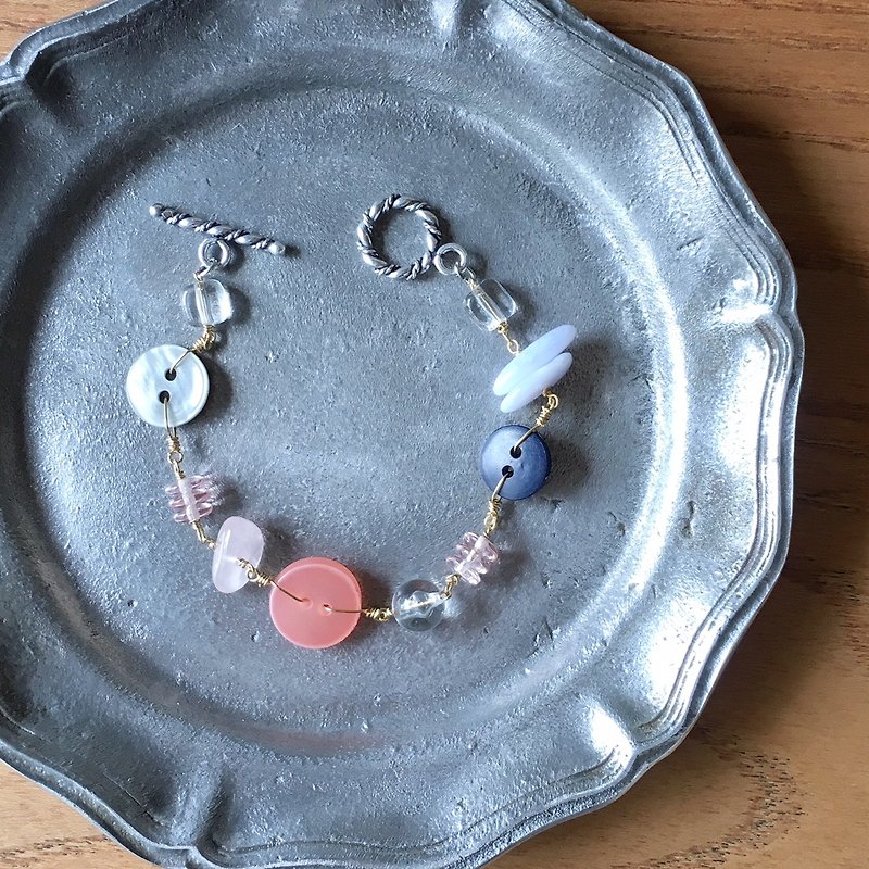 Antique button and beads bracelet - Pink - - Bracelets - Acrylic Pink