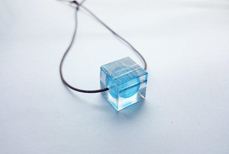 Element stone / Sky  / Adjustable Cube resin necklace - สร้อยคอ - พลาสติก สีน้ำเงิน