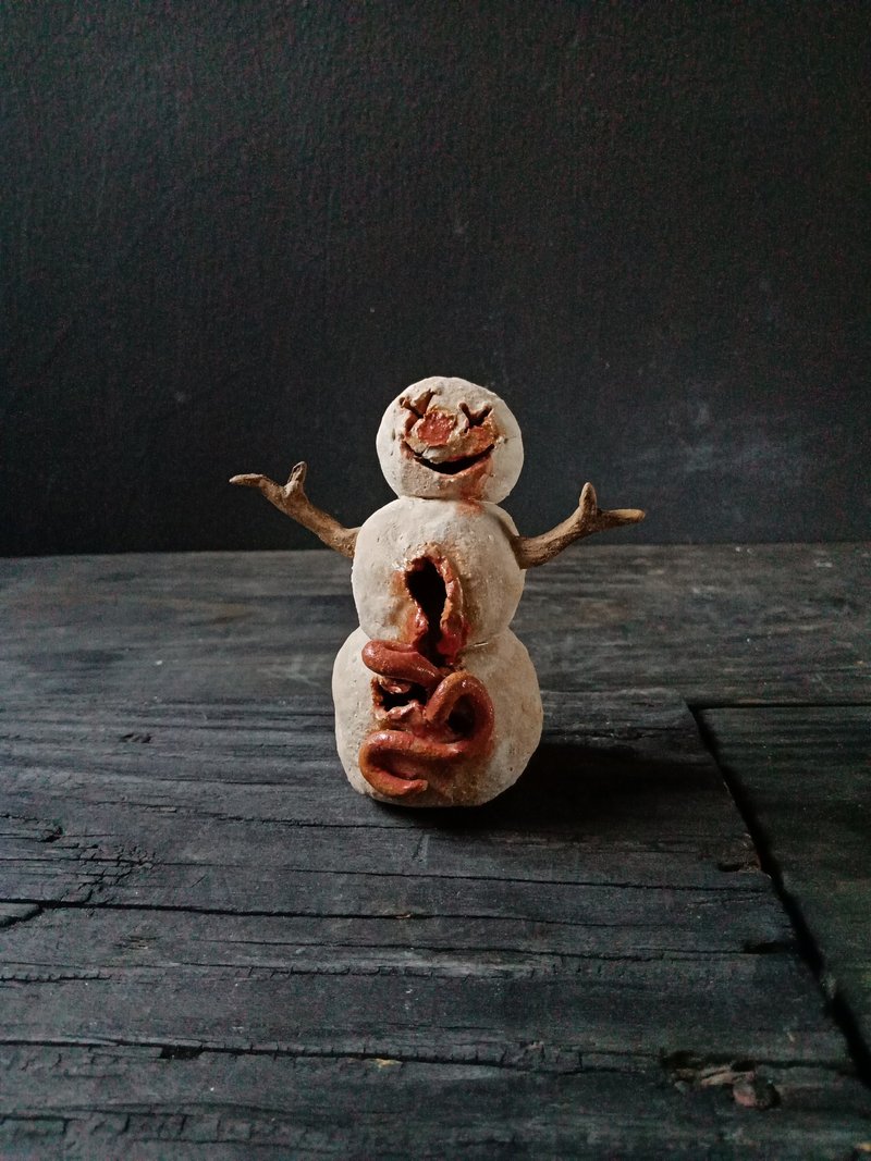 開腸剖肚的雪人(10.2cm 陶鈴 陶瓷公仔) - 公仔/玩偶 - 陶 白色