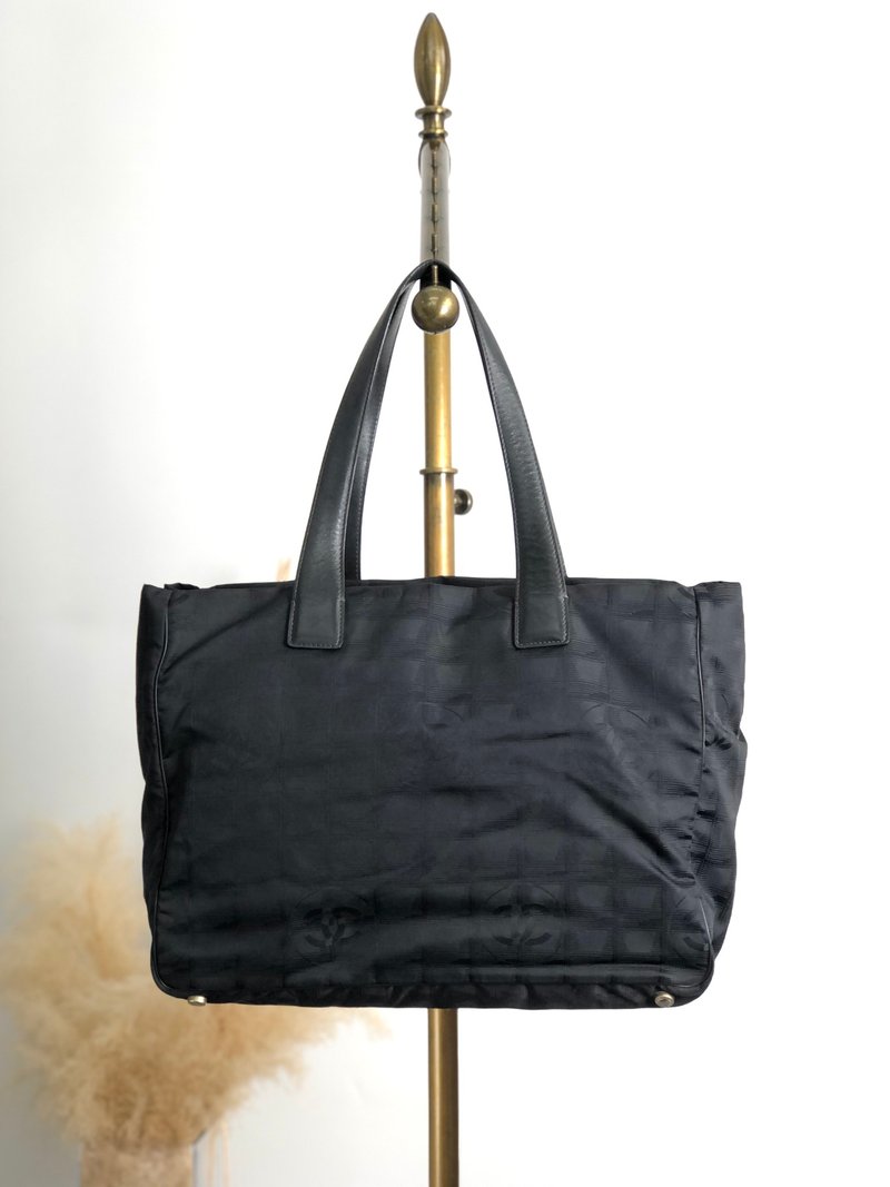【 日本直送　名牌中古包 】CHANEL シャネル ニュートラベルライン トートバッグ ブラック ナイロン vintage ヴィンテージ オールド wd2eic - トートバッグ・ハンドバッグ - ナイロン ブラック