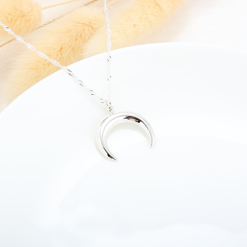 Crescent Moon (Large) s925 sterling silver necklace Valentine's Day gift - สร้อยคอ - เงินแท้ สีเงิน