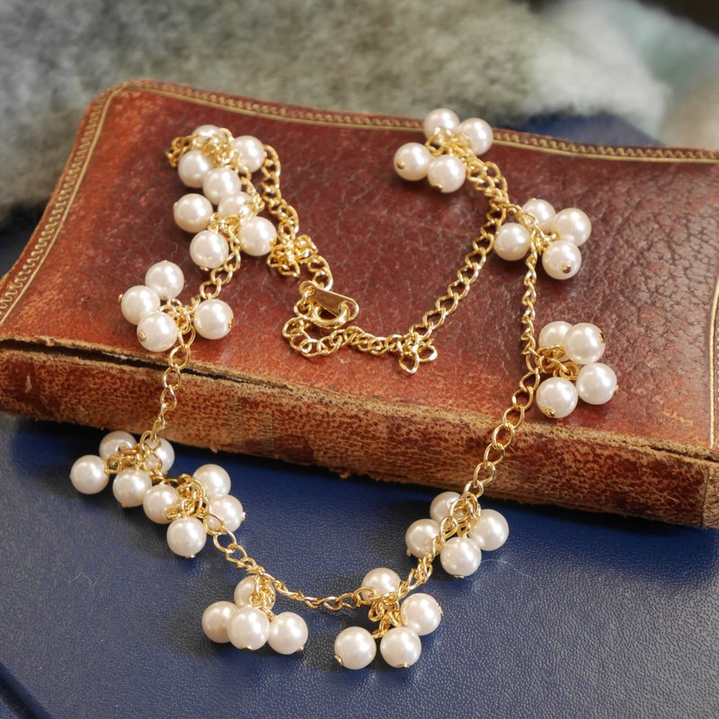 Old and good antique AVON 1986 pearl grape string necklace N782 - สร้อยคอ - โลหะ สีทอง