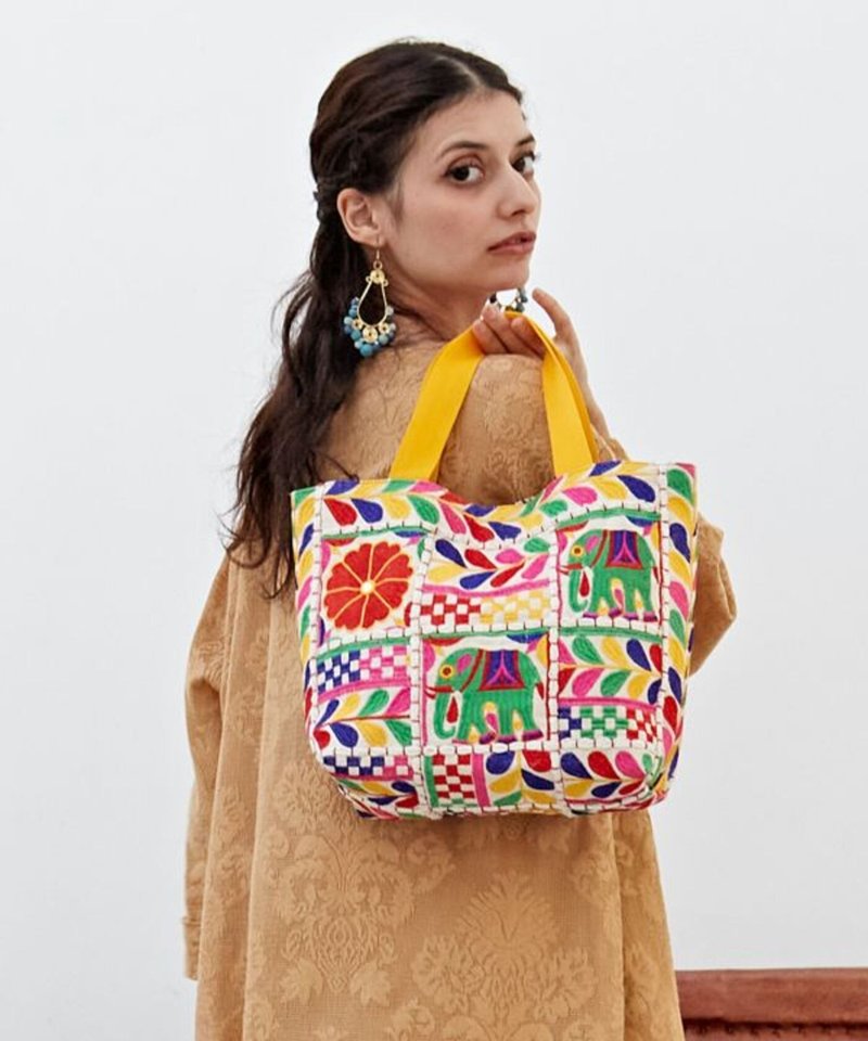 [Popular pre-order] Colorful fully embroidered art bag handbag (2 colors) IAWP5101 - Handbags & Totes - Other Materials 