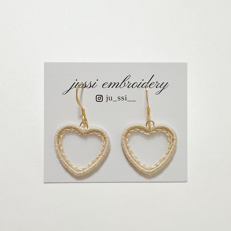 Gauze Heart Embroidered Earrings - Elegant Off-White - ต่างหู - งานปัก สีกากี