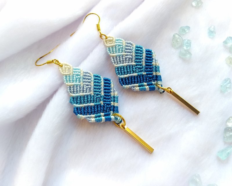 E020-Hand-woven gradient earrings ocean blue - ต่างหู - ไนลอน สีน้ำเงิน