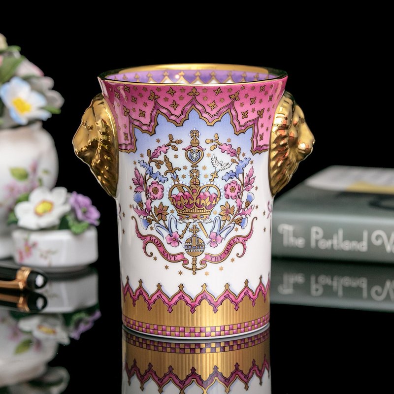 Limited edition British-made Royal Collection luxury commemorative bone china cup pen holder for the 50th anniversary of the Queen's coronation - Cups - Porcelain 