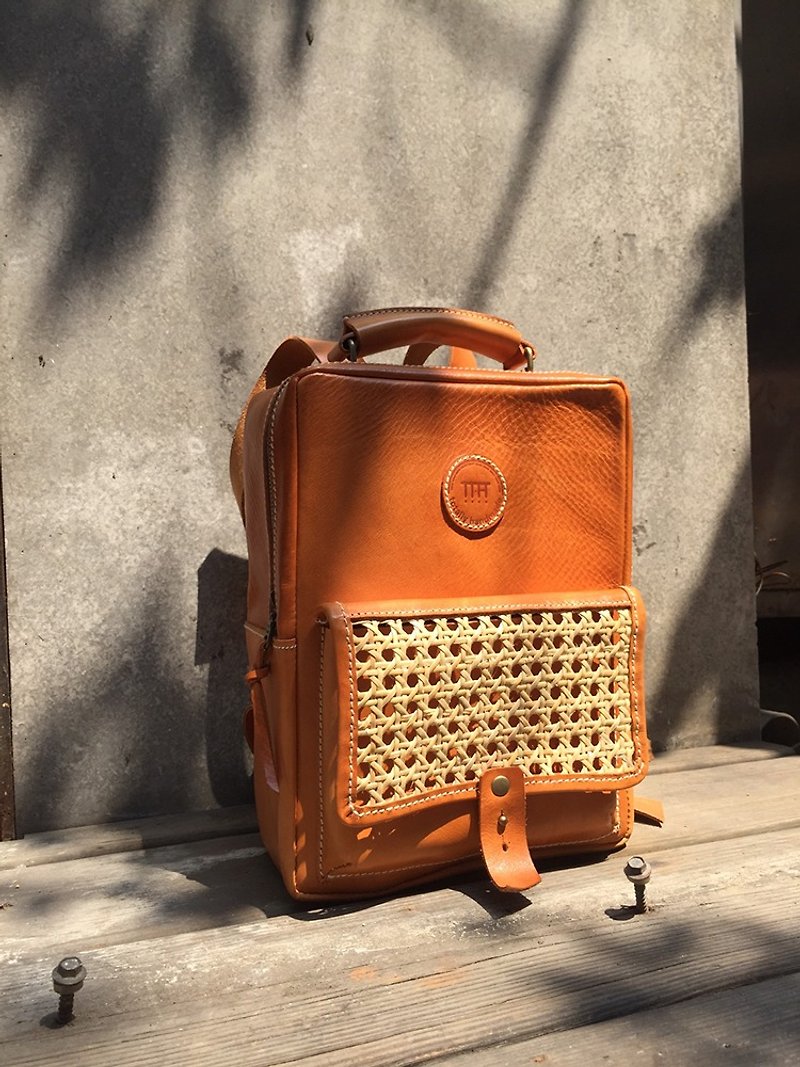 Agong Rattan Backpack-Vegetable Tanned Cow Leather- - กระเป๋าเป้สะพายหลัง - หนังแท้ สีนำ้ตาล
