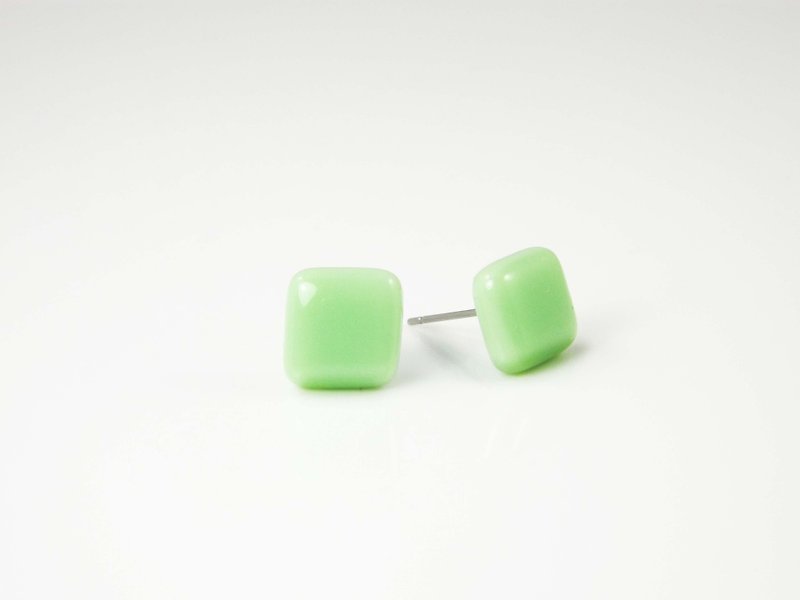 色付き釉薬イヤリング-Pantone351 - ピアス・イヤリング - ガラス グリーン