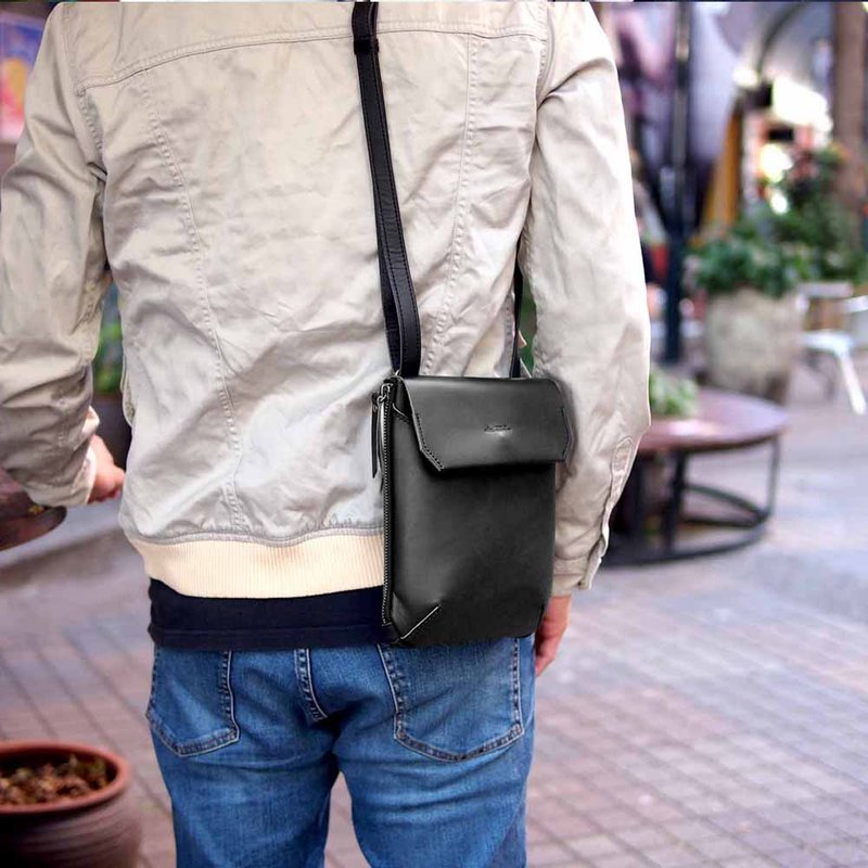 Urban yuppie Japanese craftsman leather side backpack Made in Japan by Less Design - กระเป๋าแมสเซนเจอร์ - หนังแท้ 