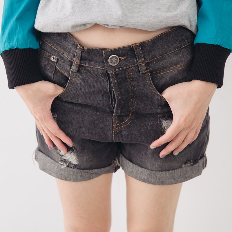 Vintage buttoned-up, shaved-back jeans, washed-out denim shorts - washed black - กางเกงขาสั้น - ผ้าฝ้าย/ผ้าลินิน สีดำ