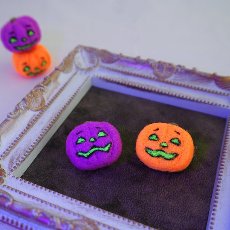 -ハロウィン- まゆジャックオランタンブローチ(オレンジ・パープル) 羊毛フェルト - 胸針 - 其他人造纖維 橘色