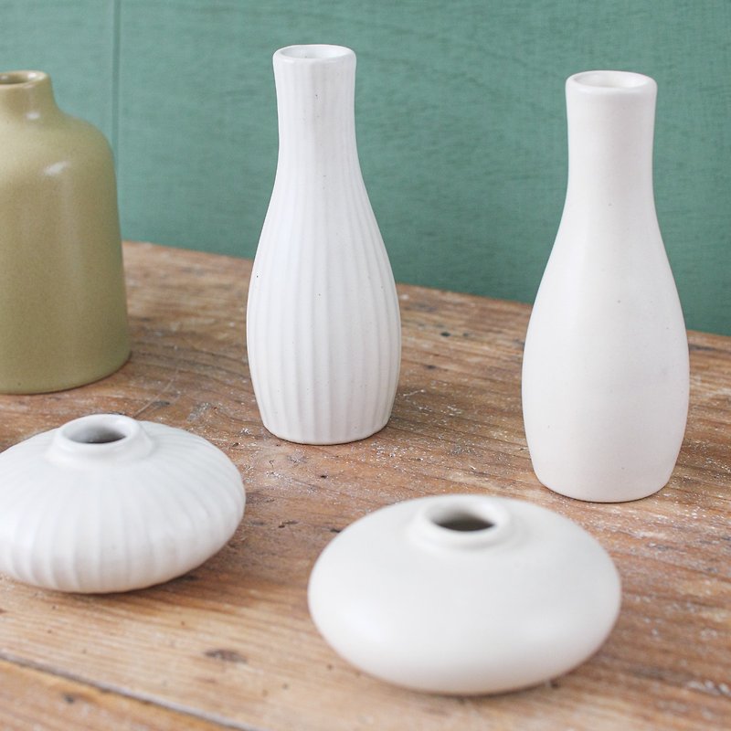 ジョグジャフラワーポッド/ホワイトプレイン - 花瓶・植木鉢 - 陶器 