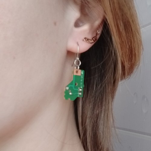 Cyberpunk Jewelry Boutique 綠色電路板耳環。 男士或女士賽博朋克耳環