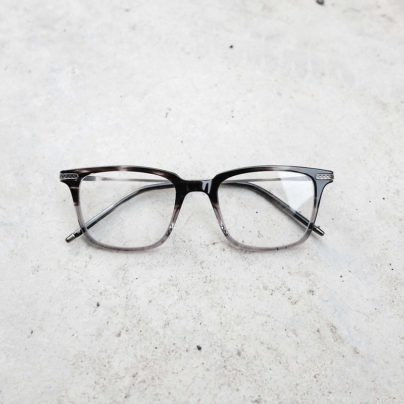 [Commercial Firms] Japan Limited Gradient Box Gradient Gray Spectacle Frame Titanium Mirror Posts - Glasses & Frames - Other Materials Gray